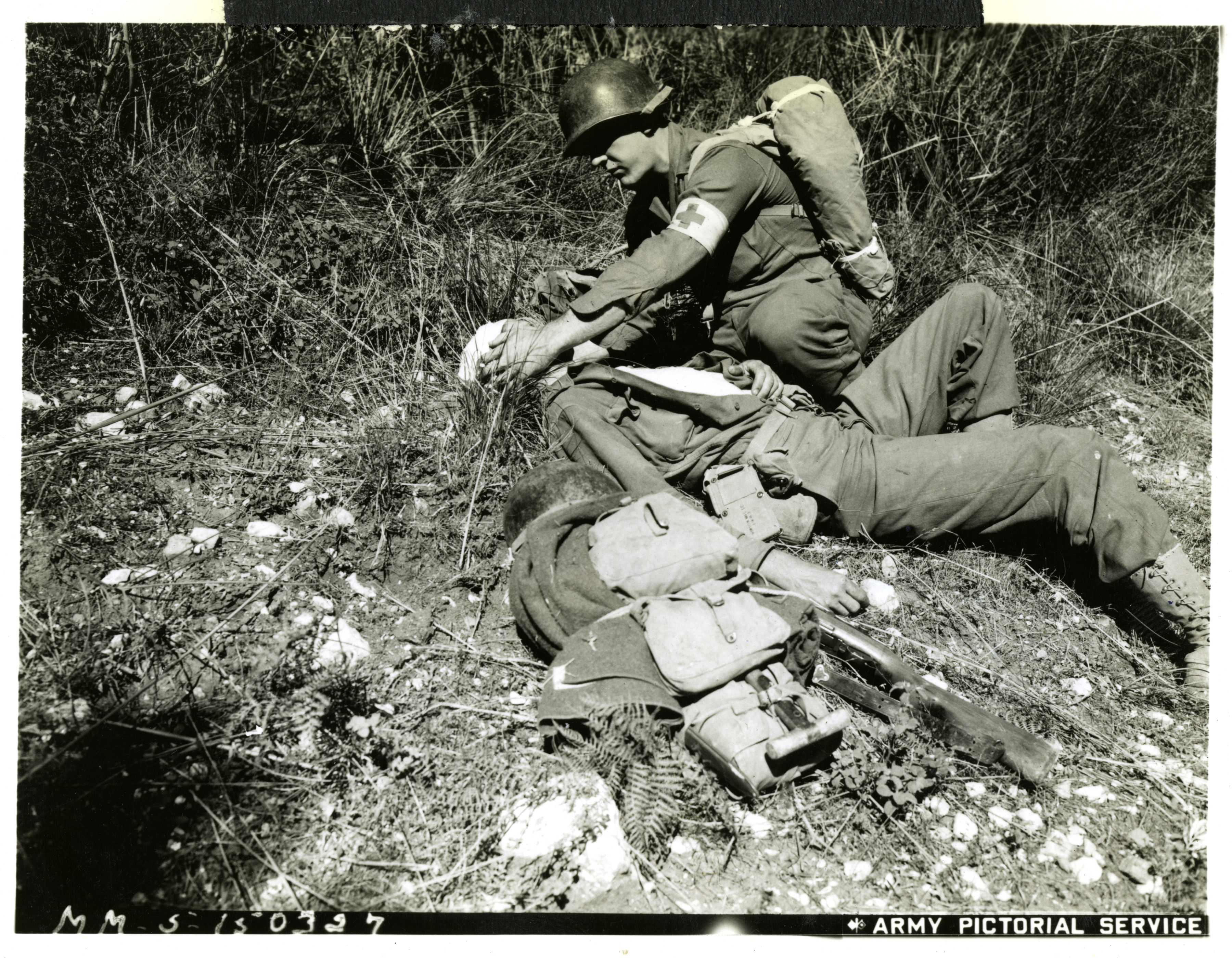 Medical personnel assisting wounded American soldier in Italy on 10 ...