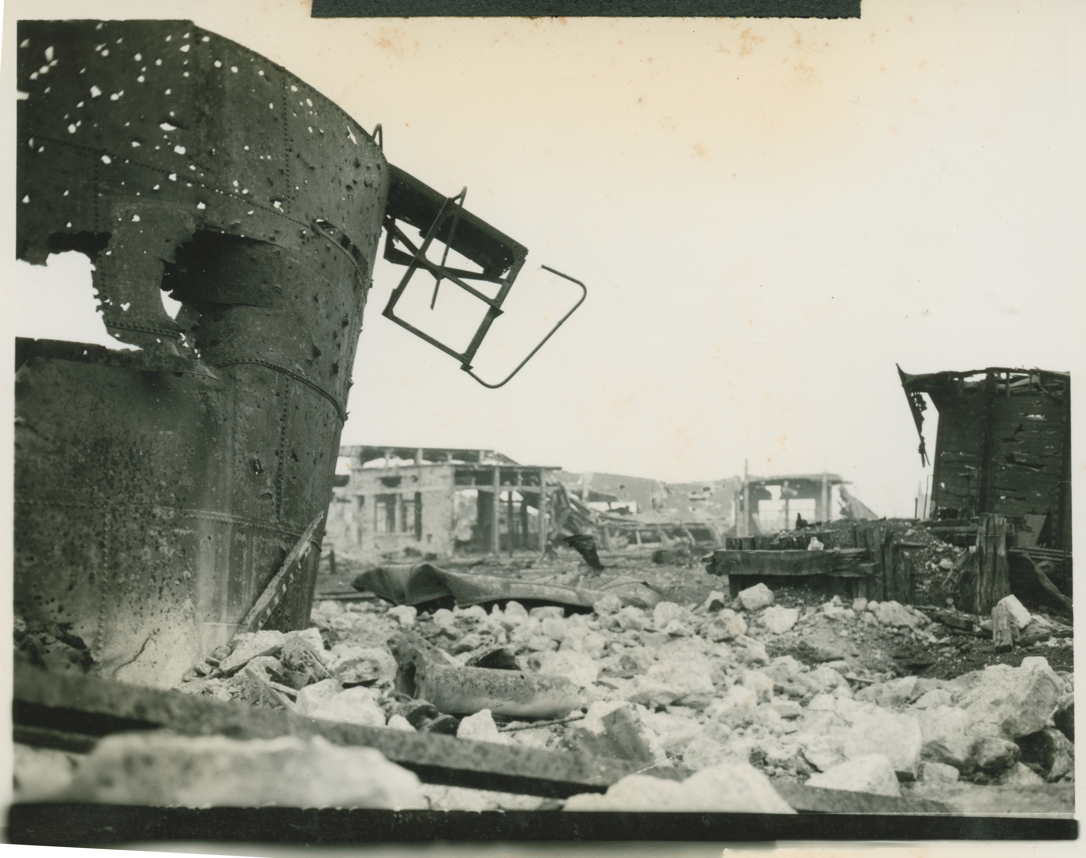 German tank positioned on the military crest of a hill in Italy in 1944-45.