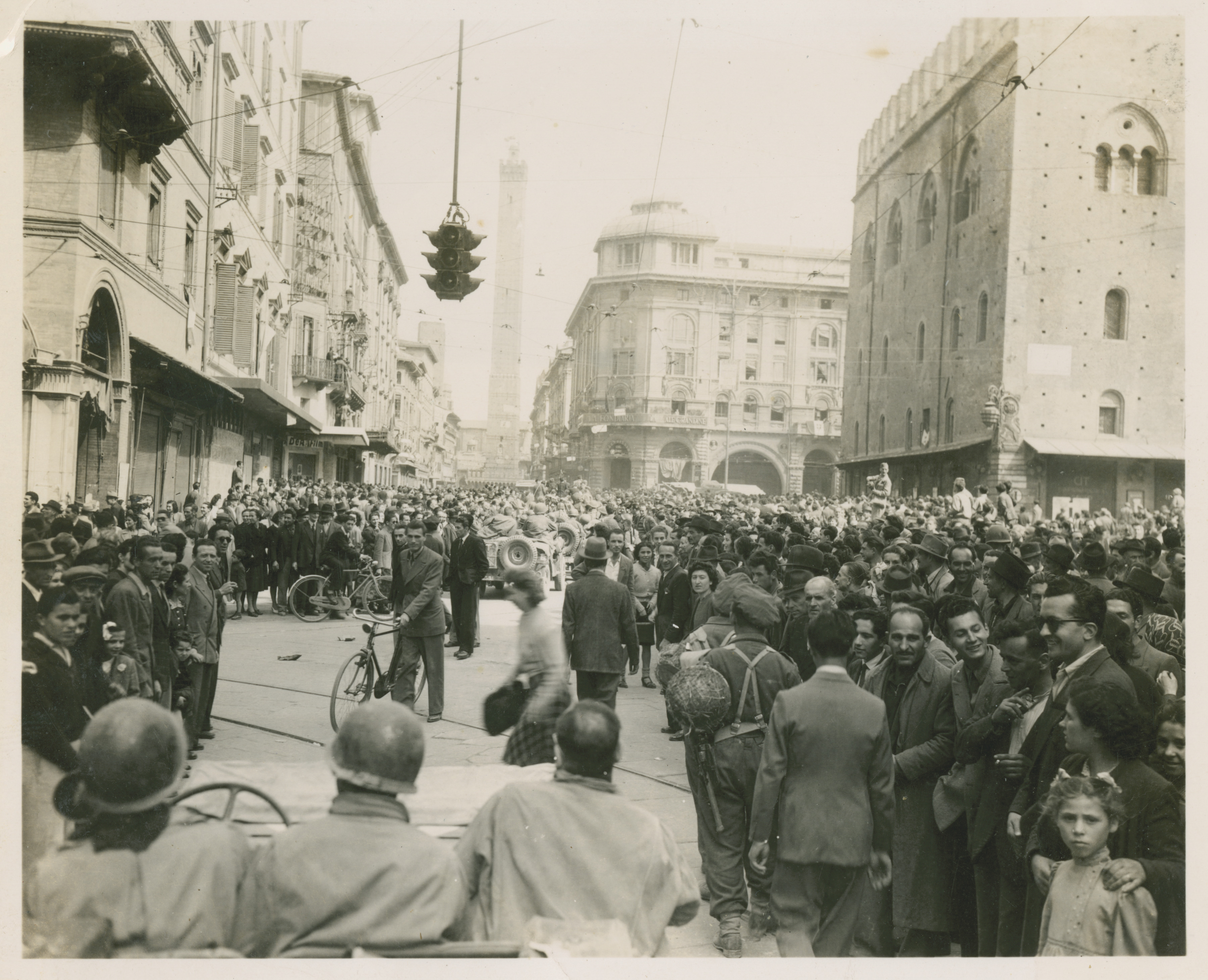 Итальянские 90. Восстание в Италии 1945. Апрельское восстание 1945 Италия. Италия в 1945 году. Рим 1945.