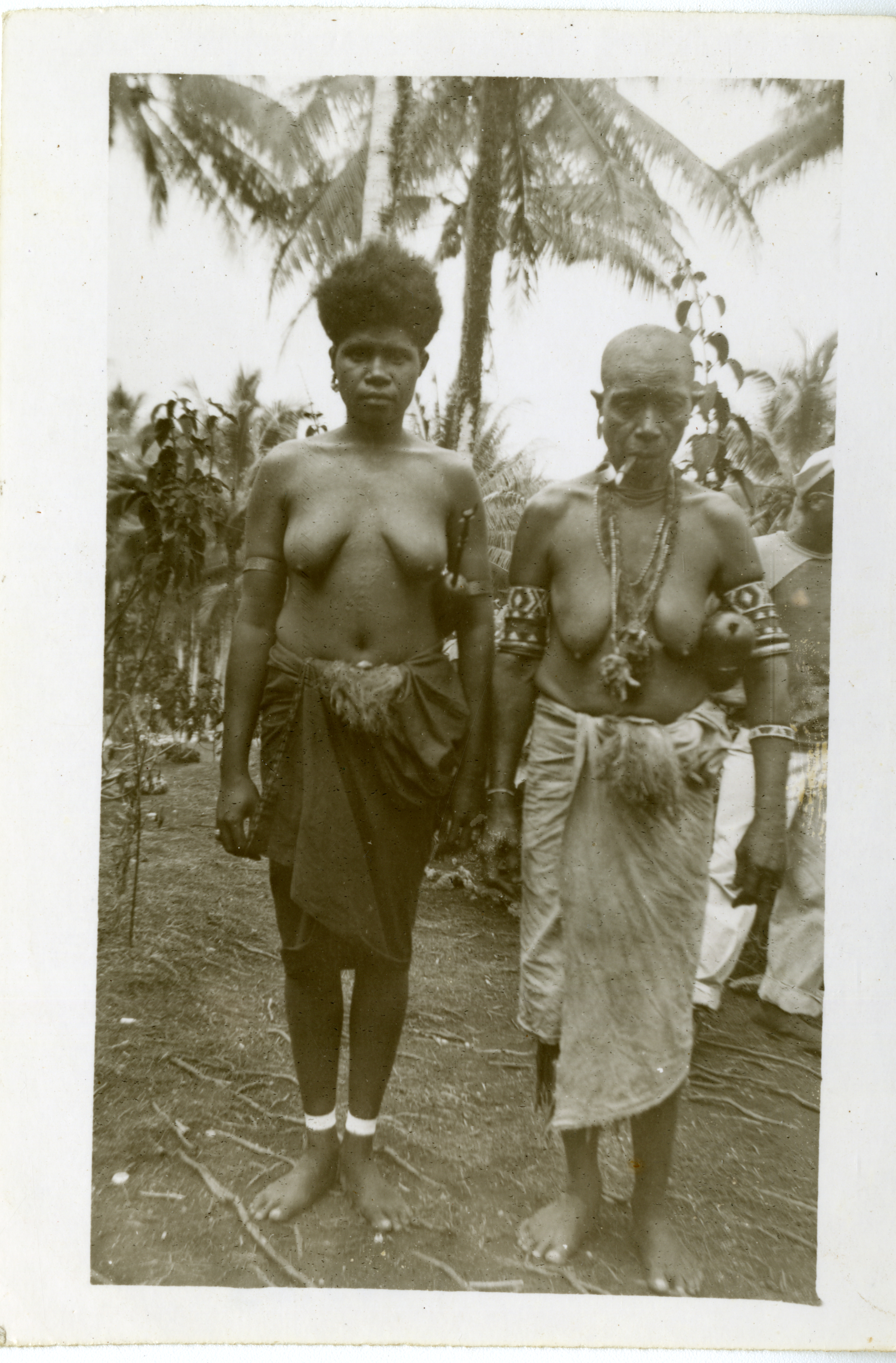 PACIFIC ISLANDS TRADITIONAL COSTUMES