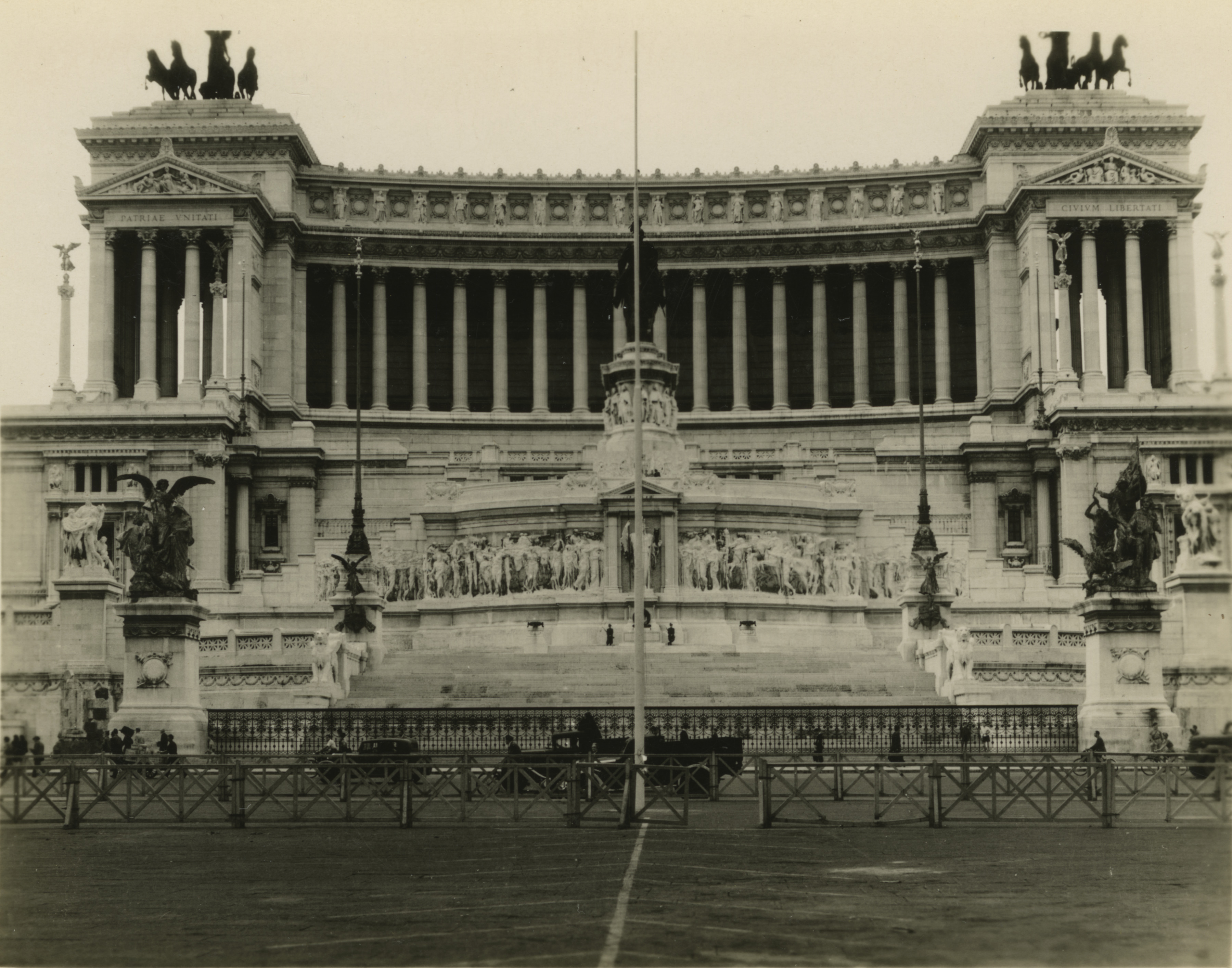 File:Vittorio Emanuele II Monument.jpg - Wikimedia Commons