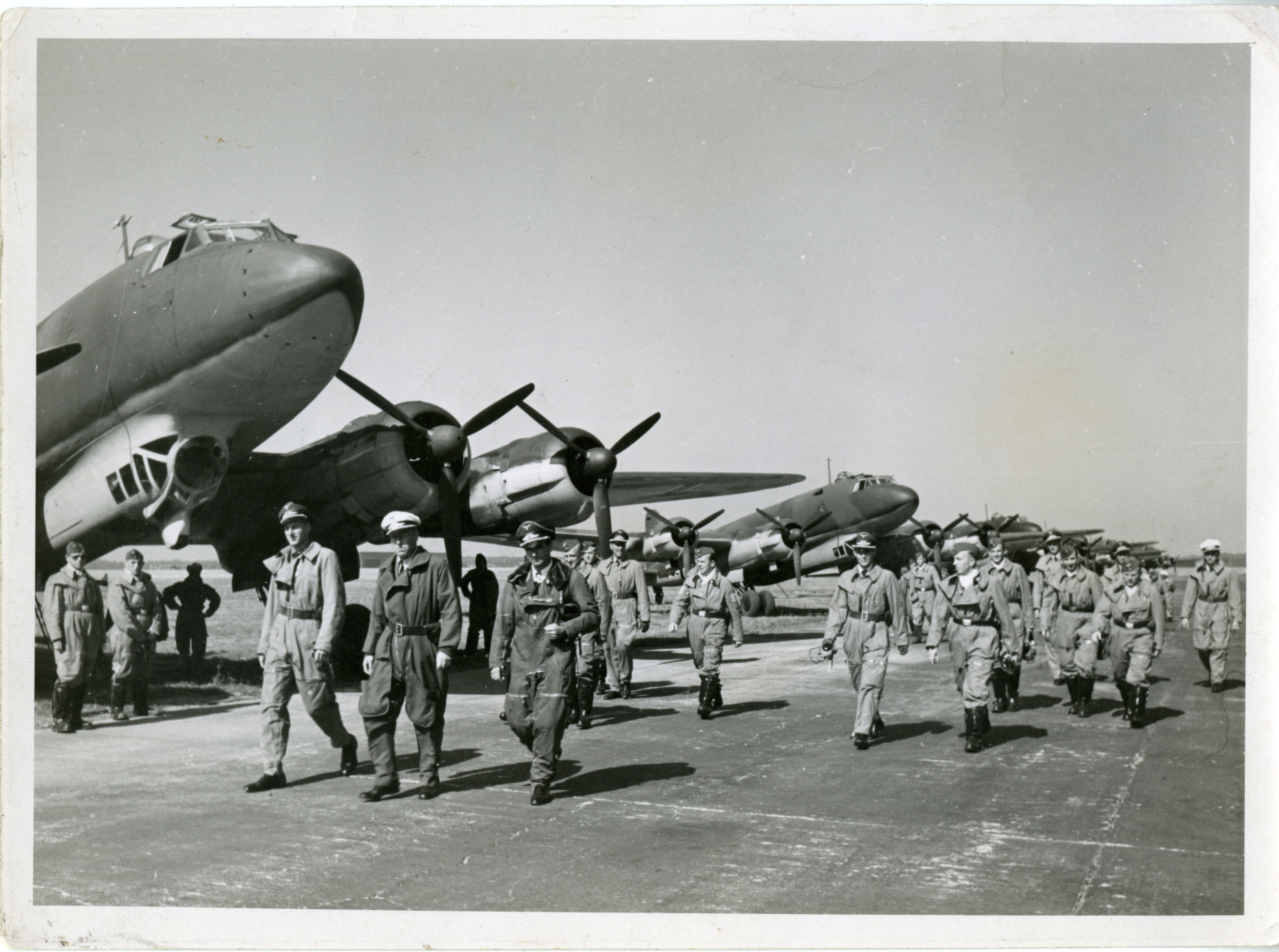Bombers and air crews on an airfield, October 1941 | The Digital ...