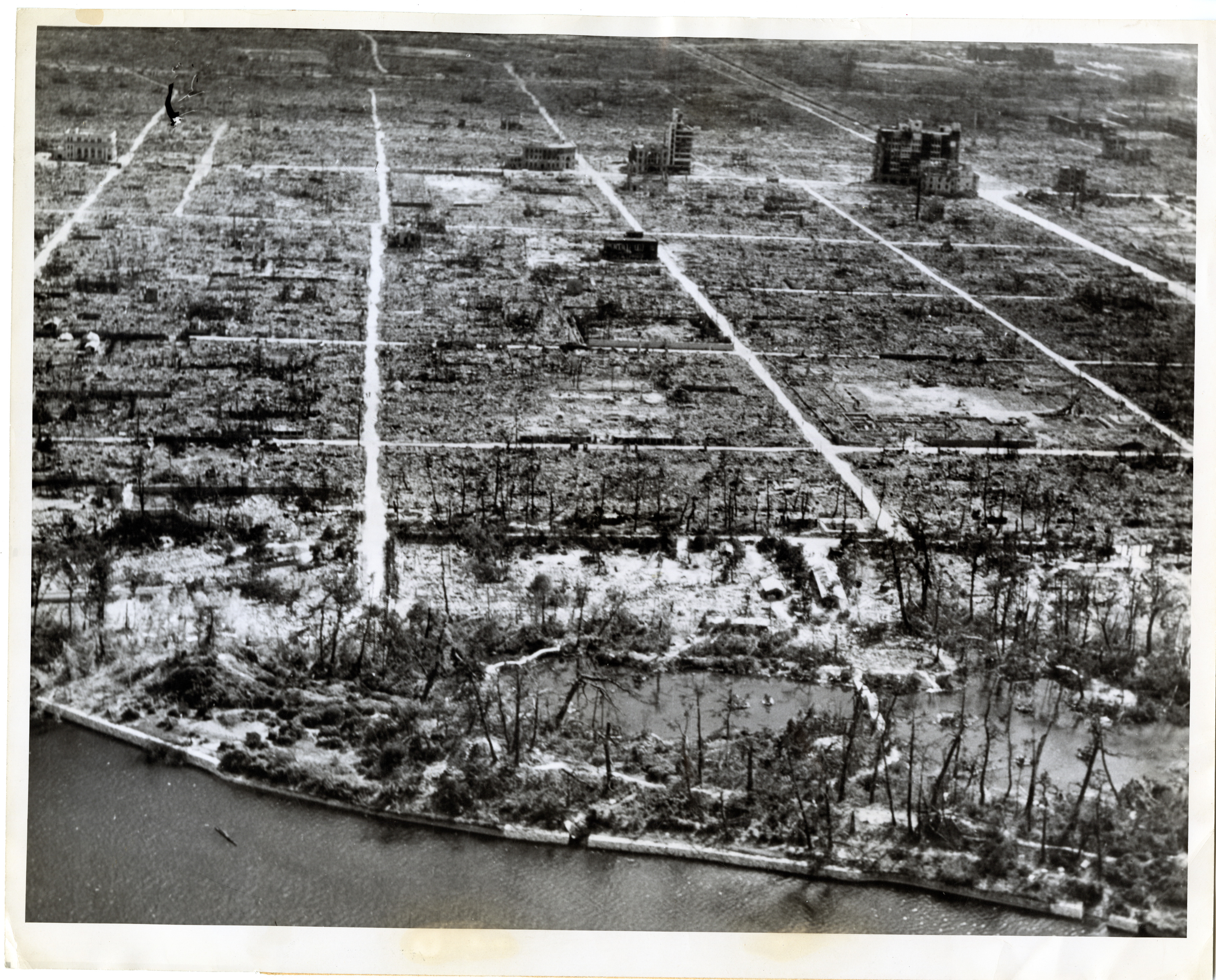 atomic bomb aftermath japan