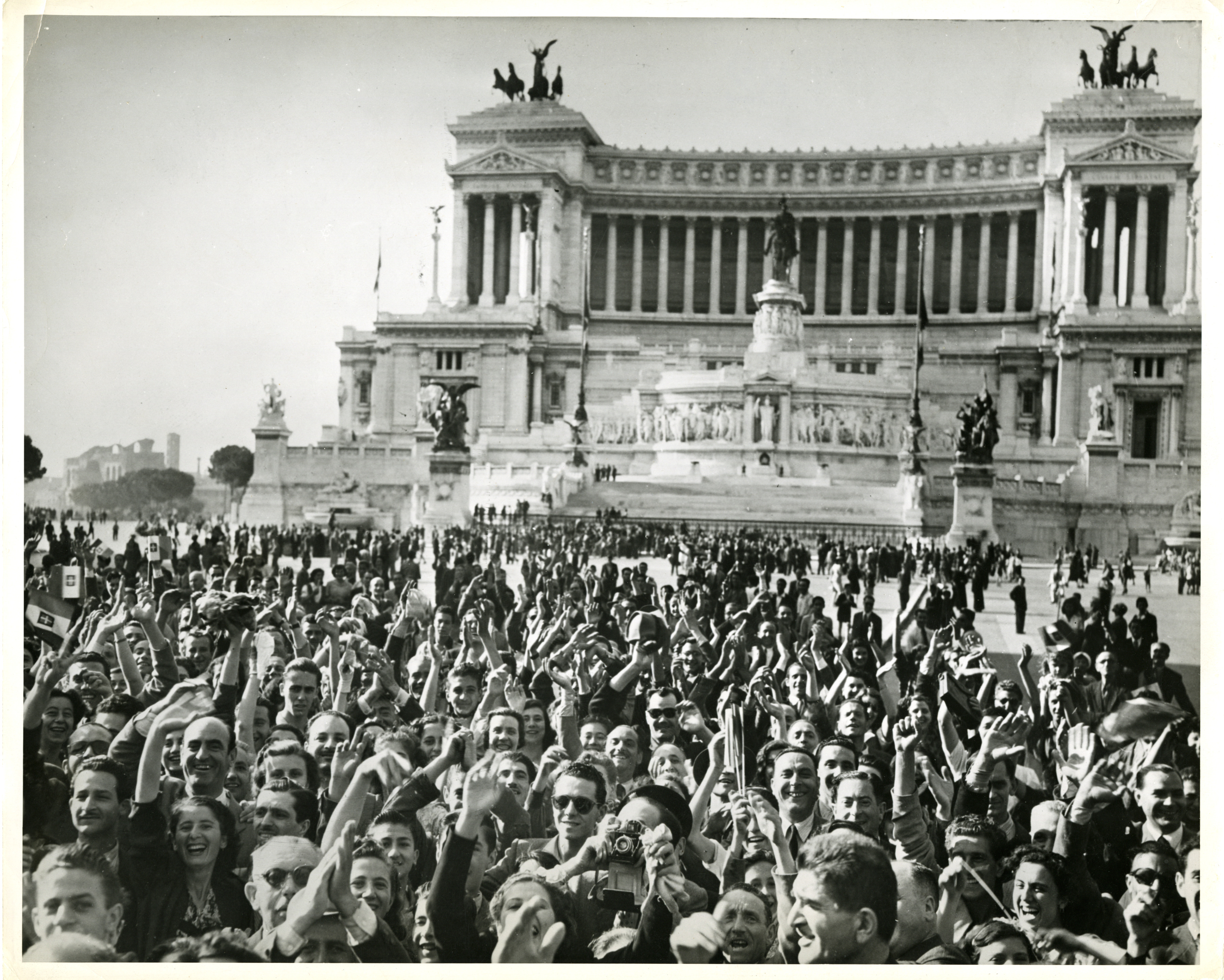 Италия после второй мировой. Италия 20 век начало парлмаент. Апрельское восстание 1945 Италия. Италия 1945г. Италия 1990 год парламент.