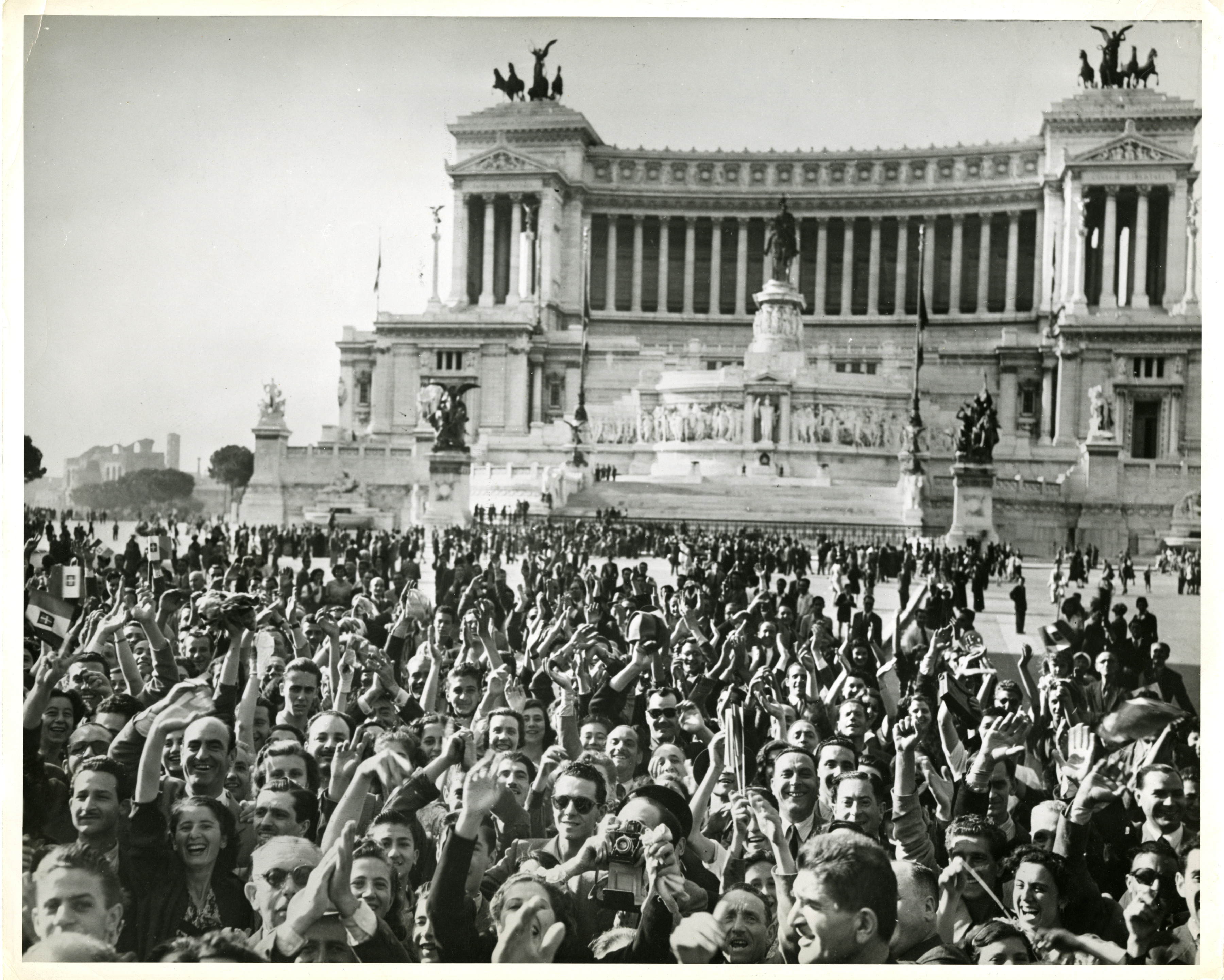 Италия 1945. Италия 20 век начало парлмаент. Апрельское восстание 1945 Италия. Италия 1945г. Италия после второй мировой войны 1960.