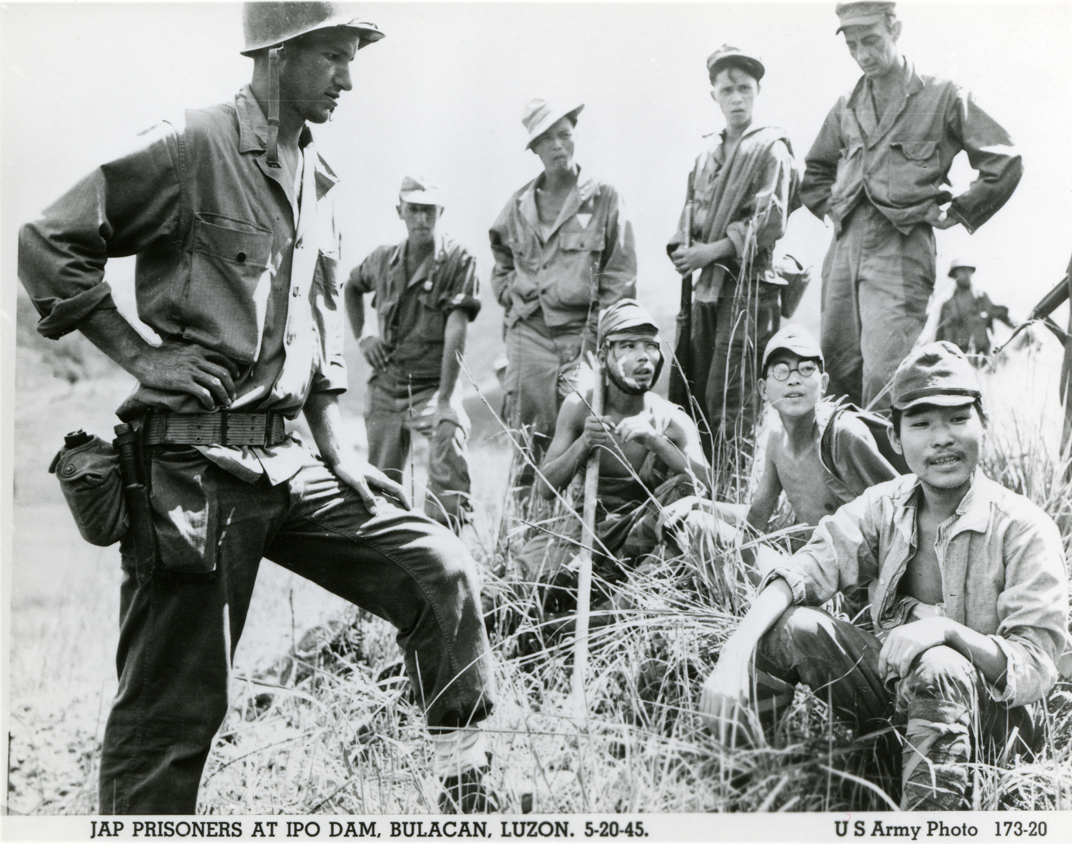 Us And Filipino Soldiers Overseeing Japanese Pows Bulacan 1945 The
