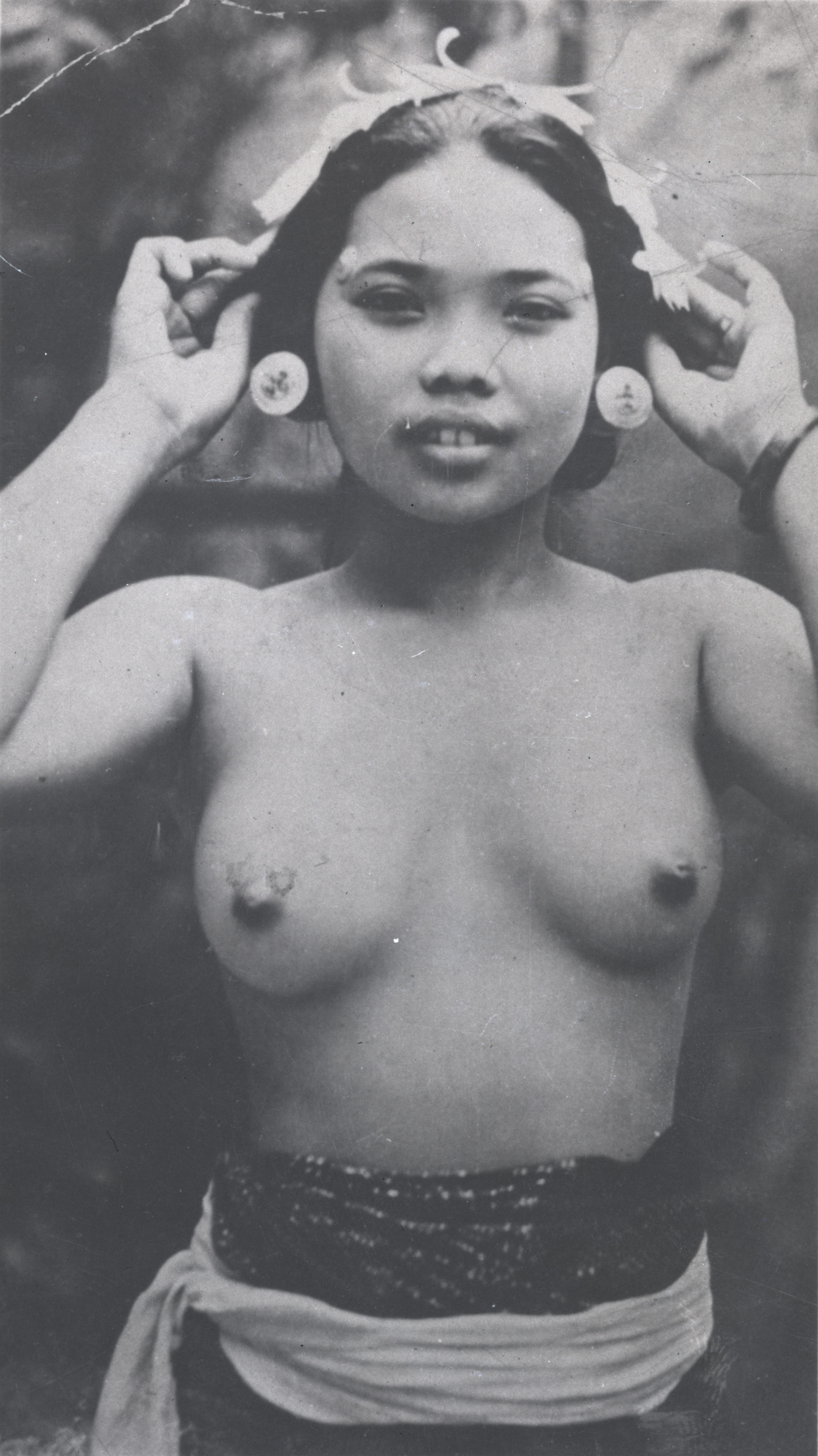 Naked Southeast Asian Women