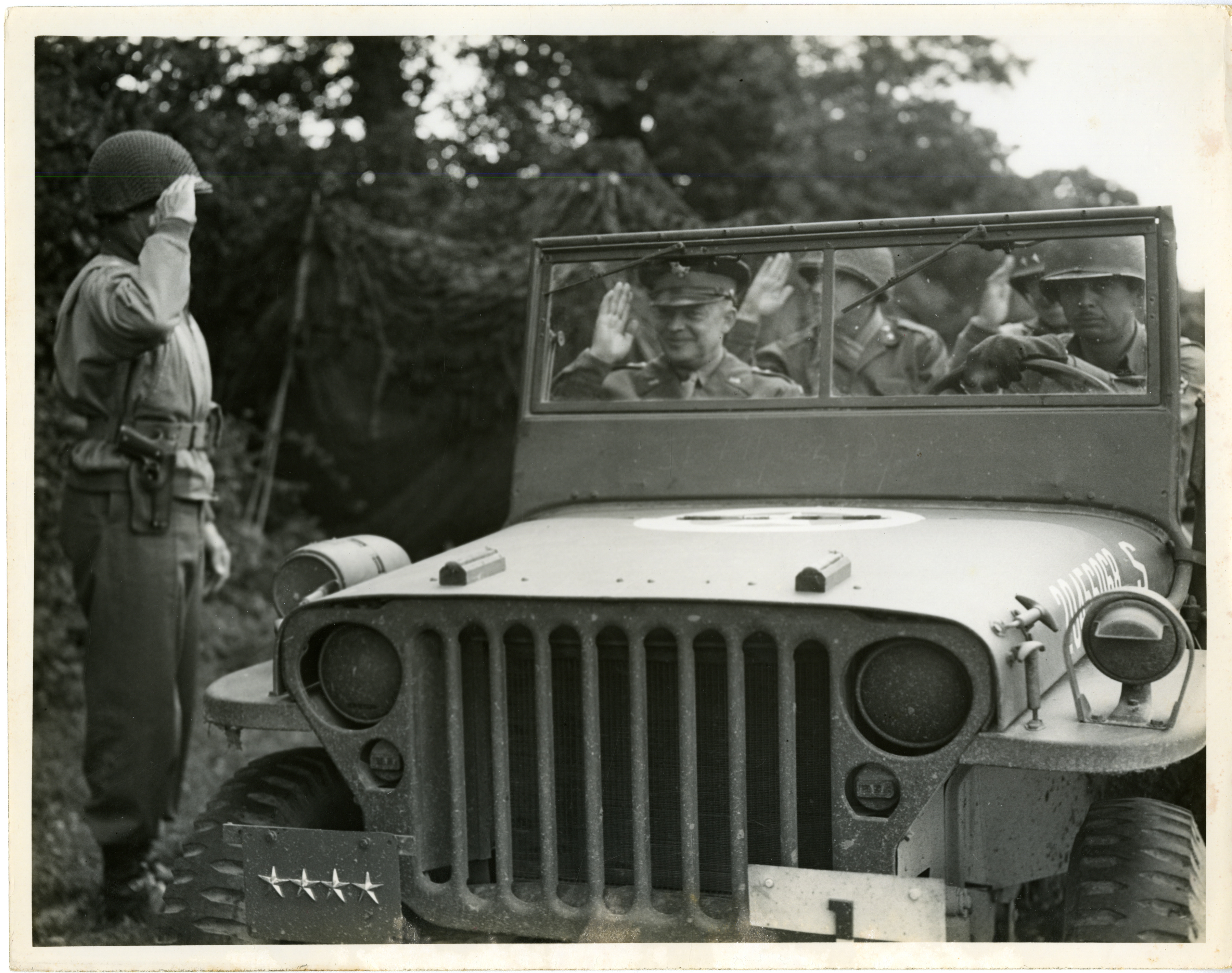WW2 Le Général Eisenhower et le Général Brooks en août 1944 
